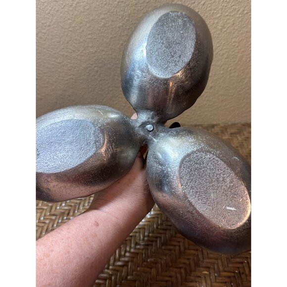 Gold & Silver Metal Pewter Bird Stand With Three Leaf-Shaped Snack Trays - Picture 6 of 7